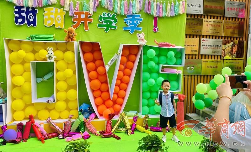 “20后”小朋友入园的第一天 这场面和想象得不一样？(图2)