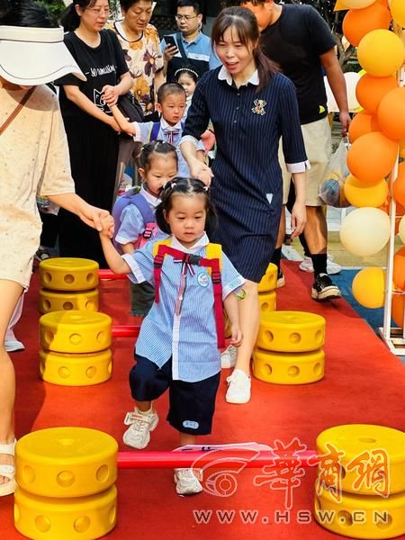 “20后”小朋友入园的第一天 这场面和想象得不一样？(图3)