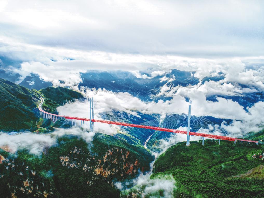 图为杭瑞高速公路毕节至都格段北盘江大桥（资料照片）。新华社发