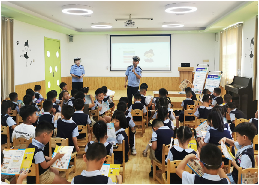 华商头条|警韵悠悠入幼园绘就交安新画卷