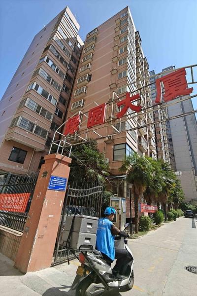 长安区绿园综合大厦业主不解买房十几年后才办证 付尾款为啥还要收利息