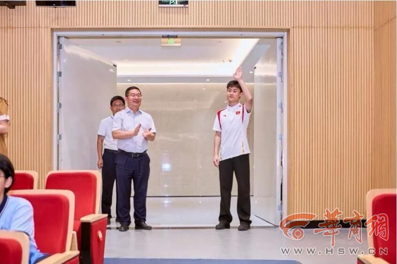 分享体育精神、赛场感受陕西奥运健儿走进校园(图2)