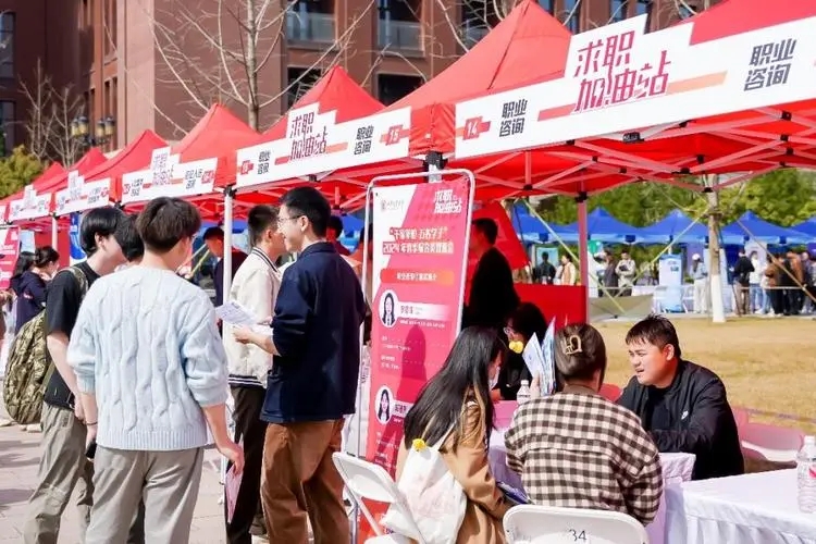 华商头条|西安交大秋季综合类双选会举办 提供岗位9万余个