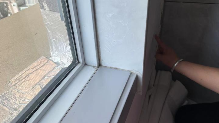 华商头条|大风记者帮|从交房时就开始了 海伦国际小区8号楼多位业主家里渗水