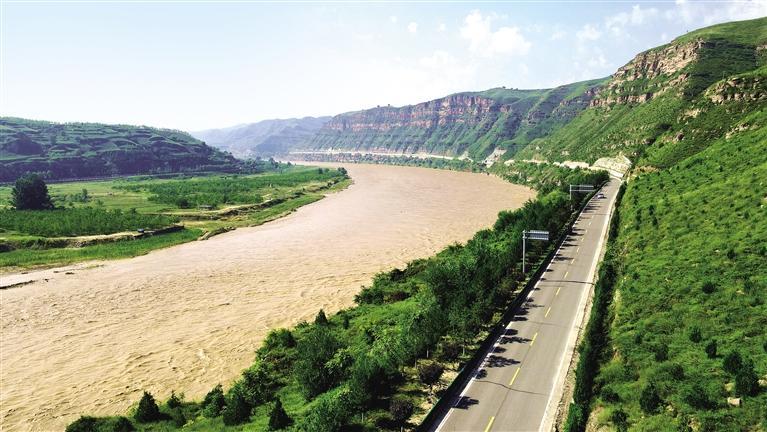 华商头条|沿黄公路：一路连南北 造福千万家