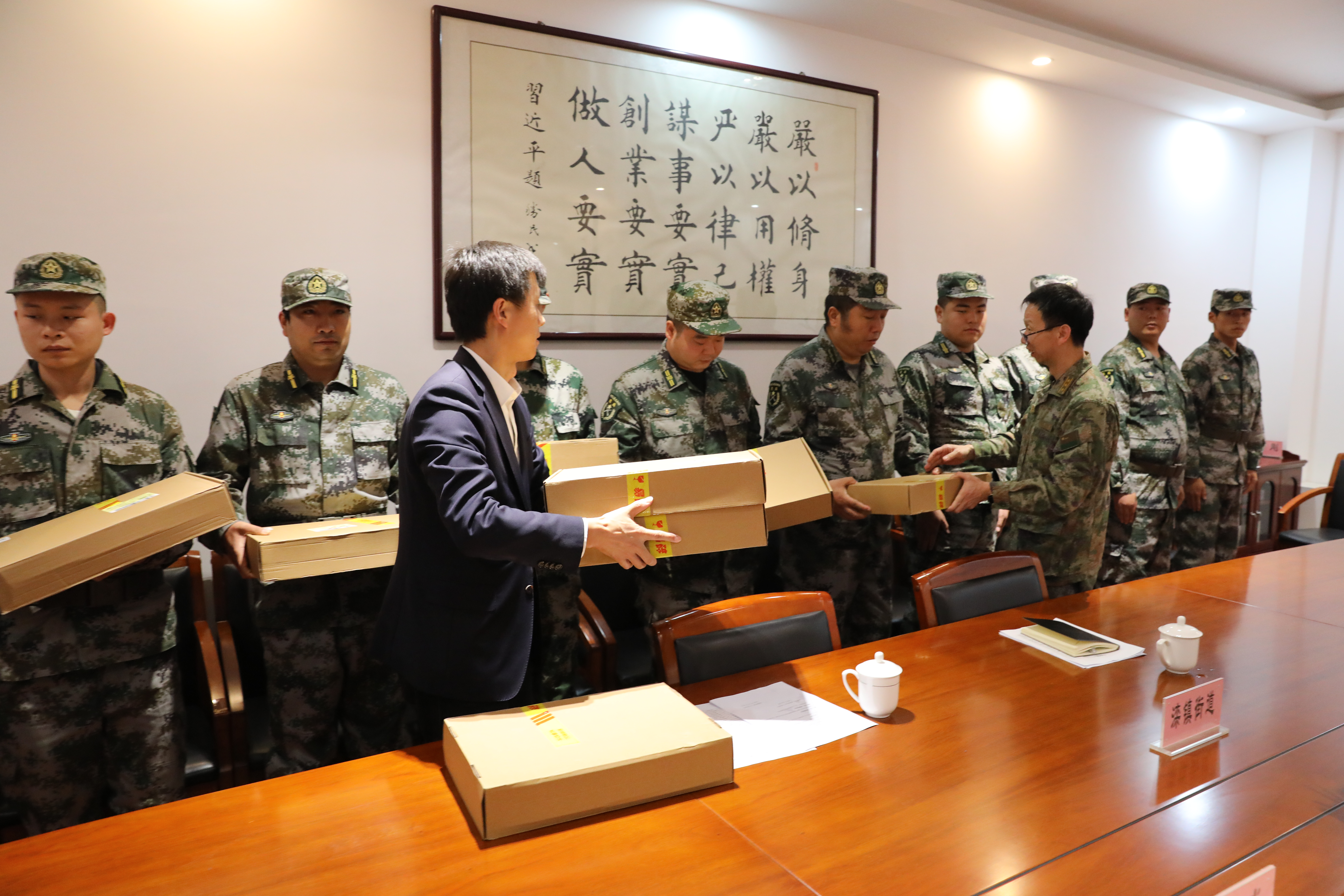华商头条|长安区人武部：慰问执行“8.11”救灾任务民兵