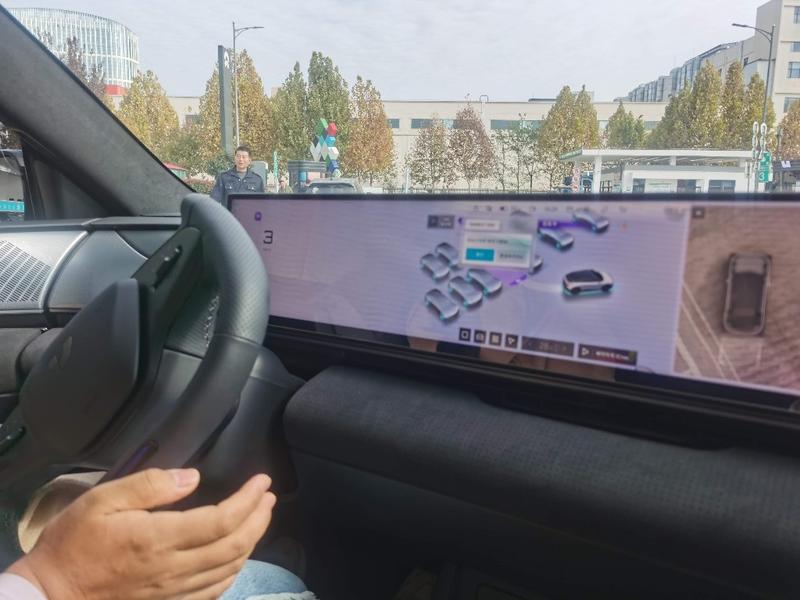 大风说法|极越01车主使用“自动泊车”发生事故 谁之责？