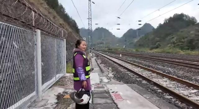 凯发K8国际|丁香花社|“六个鸡”火车站因名字奇葩走红 附近村子将建公厕民宿