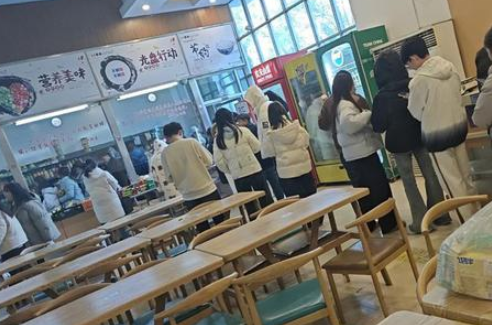 济南大学食堂档口疑因拒涨价被同行威胁后关门 校方回应