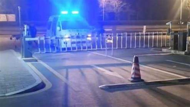 校方回应“不让120急救车入内”：此门不通车