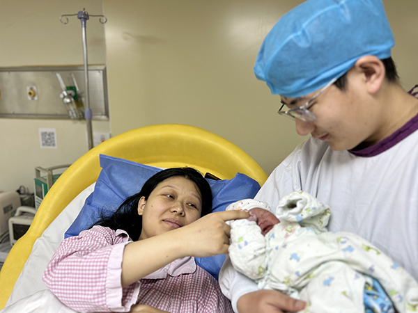 新年第一天“元旦宝宝”们陆续降生(图2)