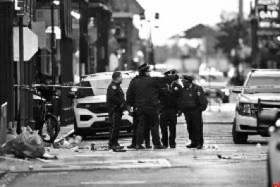 美国汽车“蓄意”冲撞人群 已致10死35伤