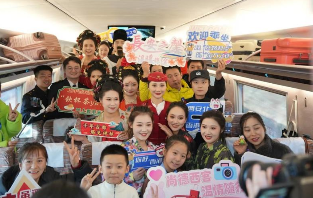 西安至香港直达高铁列车正式开行 首发旅客：很幸运能够参与这个历史时刻