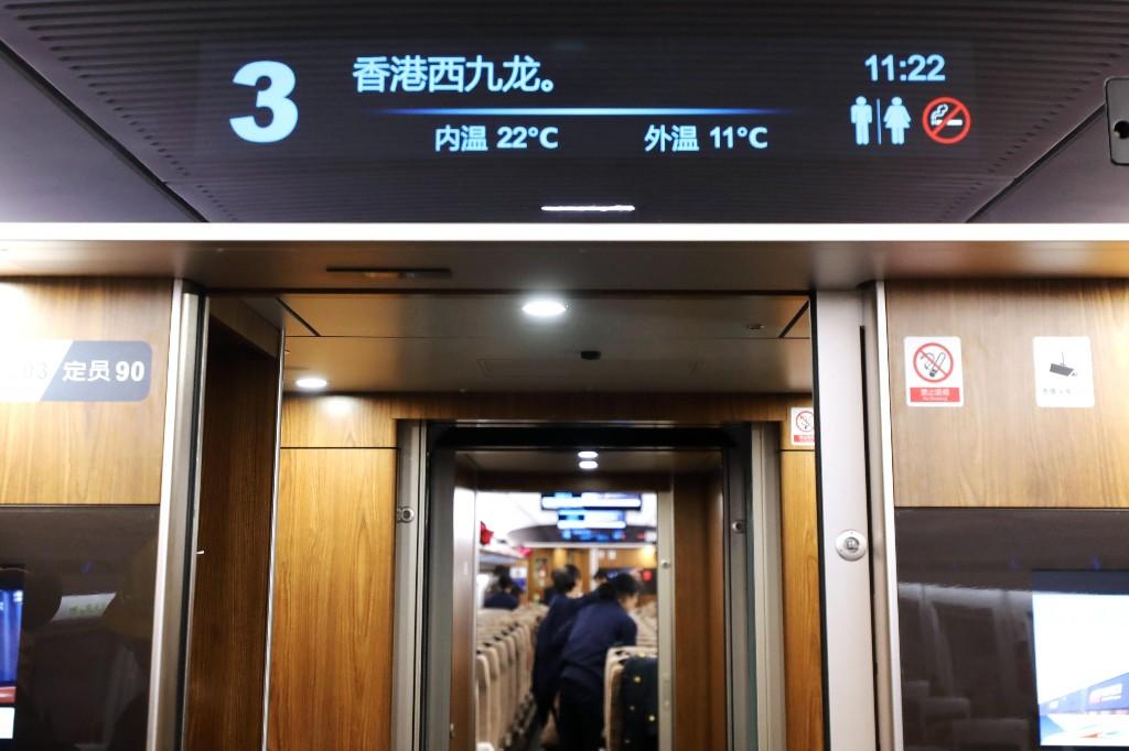 陕西首趟进港列车闪亮登场