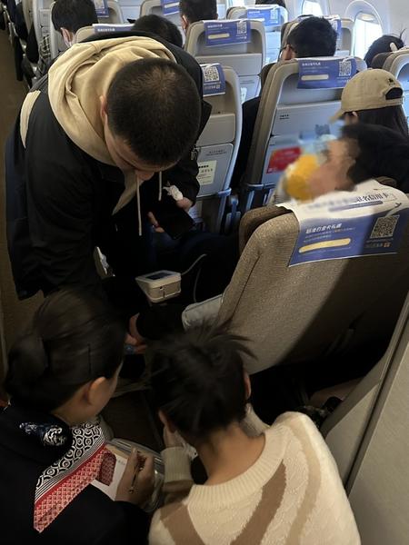 华商头条|旅客突发不适不 东航航班紧急备降郑州