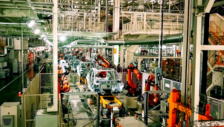 华商头条|走读丝路·跨越古今丨双语纪录片精彩集锦 第八集：一辆汽车下的大国智造