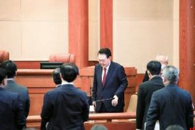 尹锡悦被捕后首次露面 出席庭审辩论