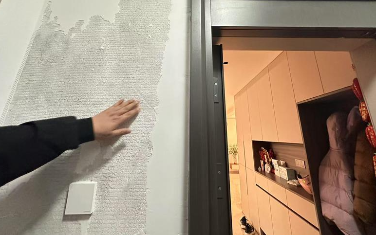 华商头条|大风记者帮丨国风世家小区消防栓爆裂 高压水灌进业主家