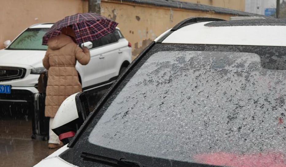 西安城区迎来了2025年的第一场雪 