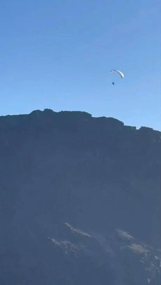九游体育知名户外极限运动博主李志在哈巴雪山飞行滑翔伞失联