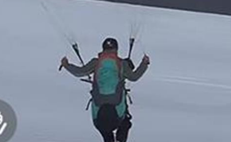 博主乘滑翔伞飞跃雪山失联 当地：在高海拔地区地毯式搜索