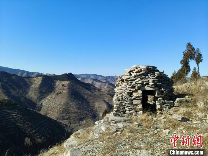 贾先生在7053次列车沿线游玩所见的风景。受访者供图