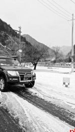 帮他雪地里拖车的好心人 找到了
