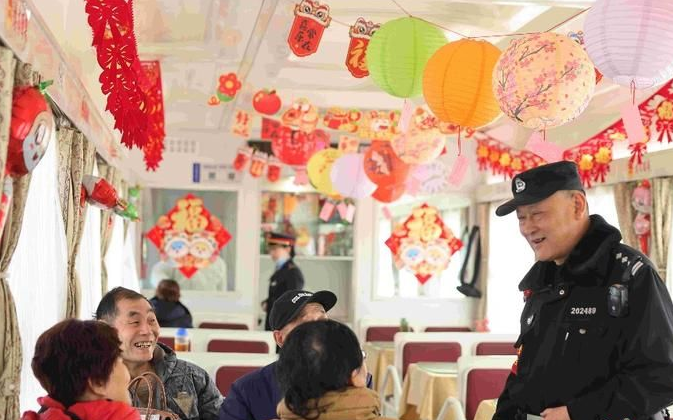 新春走基层|西铁乘警护航春运临客列车