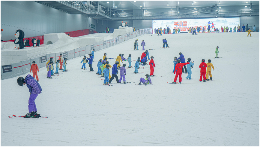 华商头条|亚冬会“燃动”冰雪激情 来浐灞国际港体验“冰雪运动”魅力