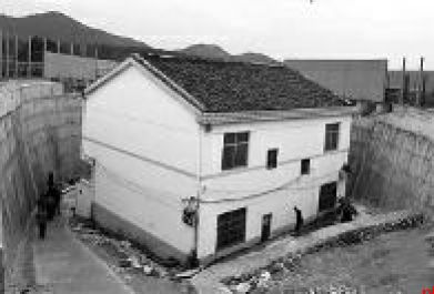 江西“最强钉子户”独守孤房