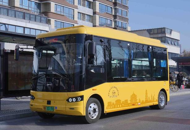 太萌！西安“宝宝巴士”亮相街头 网友：不仅想坐还想开