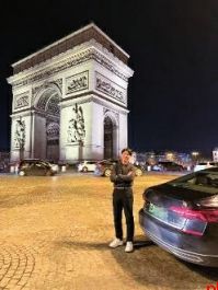 00后西安小伙把陕A开到英格兰