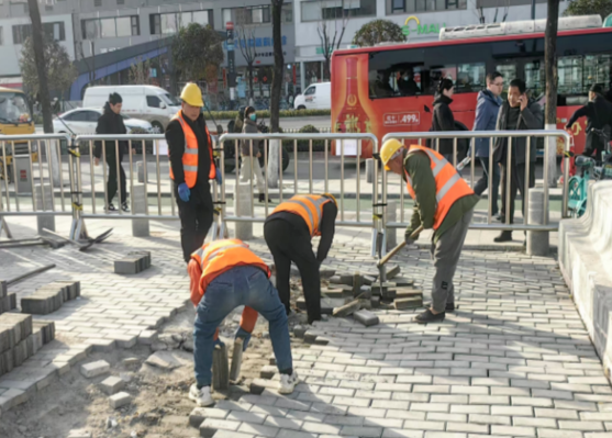 小8跑街 追踪丨记者回访：地铁大差市E口外破损地砖已修复完毕