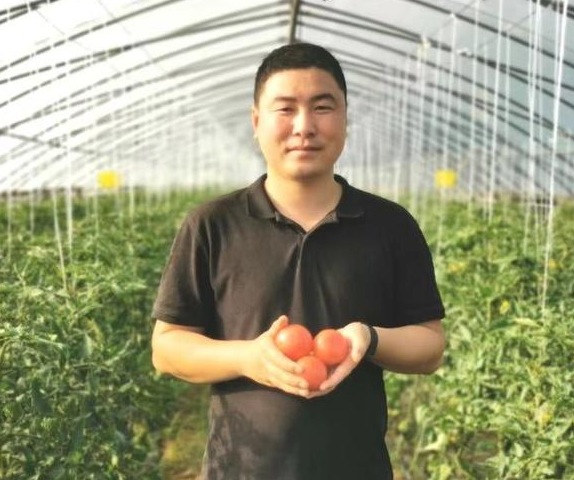 栏题：报效祖国 建功西部周至90后大学生回乡创业10年 实现“新农人”梦想