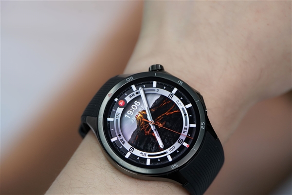 全球首发无感高血压风险评估！OPPO Watch X2图赏