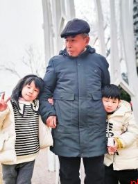 父母不在家 商南7岁男孩独自接待外公走红网络