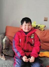 父母不在家 商南7岁男孩独自接待外公走红网络