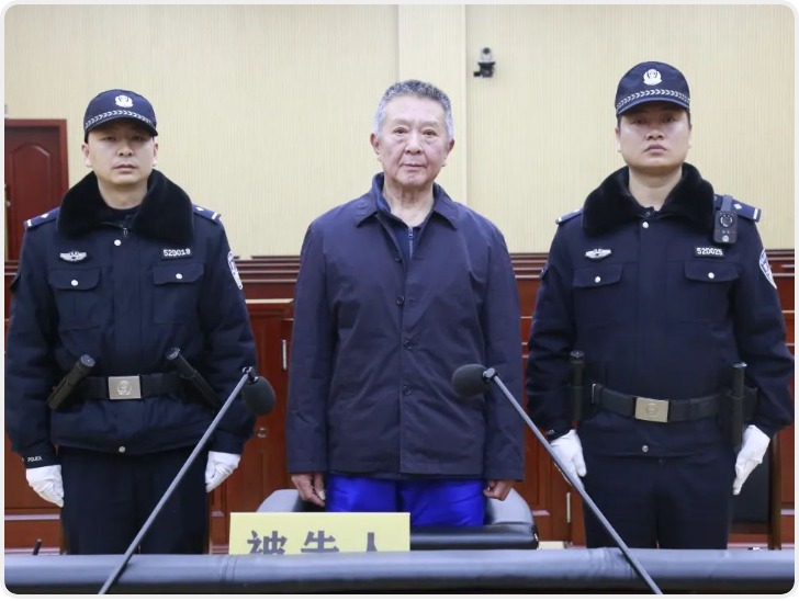 私藏369发子弹 贵州省公安厅交管局原局长施长征获刑12年
