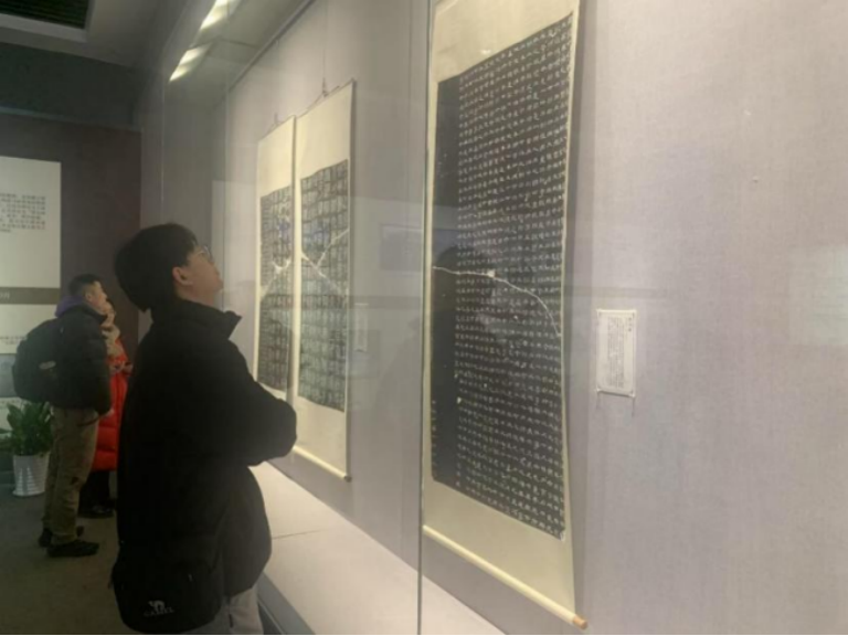 华商头条|墨香传长安，文化润童心——西京学院“墨香传承，文化润心”社会实践团书法文化学习宣传活动