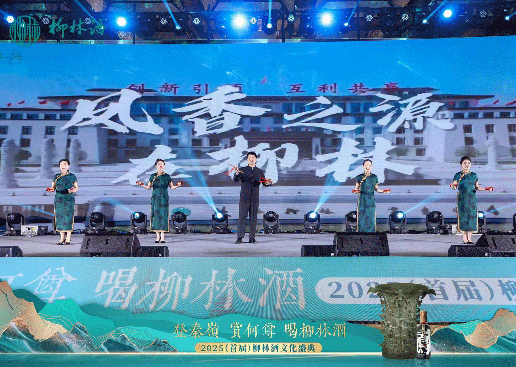 QXxhevNmO4BsBMLt.gif 节目动图.gif