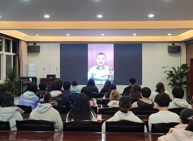华商头条|乘“两会”东风，西安科技大学组织全校学生学习“AI科技”
