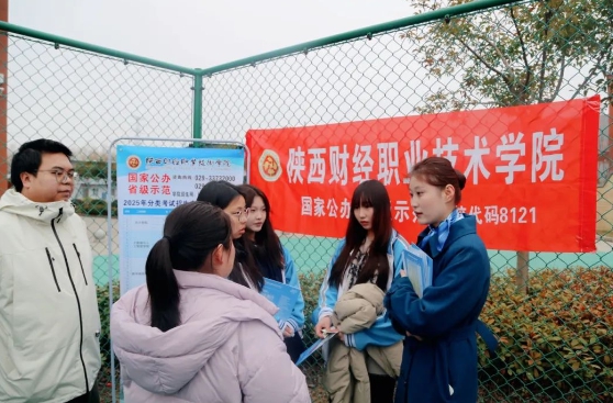 华商头条|13所高职院校精准宣讲 西安医药科技职业学校组织开展升学规划指导