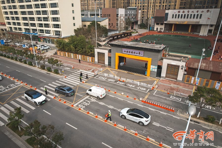 “警校社共治”精准施策  —— 凤景小学周边交通迎来大提升