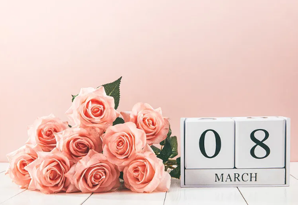 华商头条|今年妇女节遇上周六，这半天假能补休吗？有加班费吗？