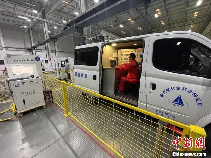 图为计量检测车。中新网记者 张远 摄