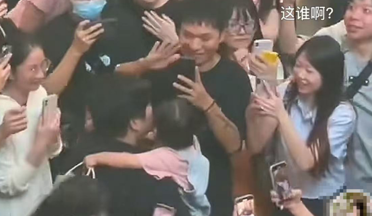 “瑶一瑶”摆拍风波：摔倒的“流量童年”