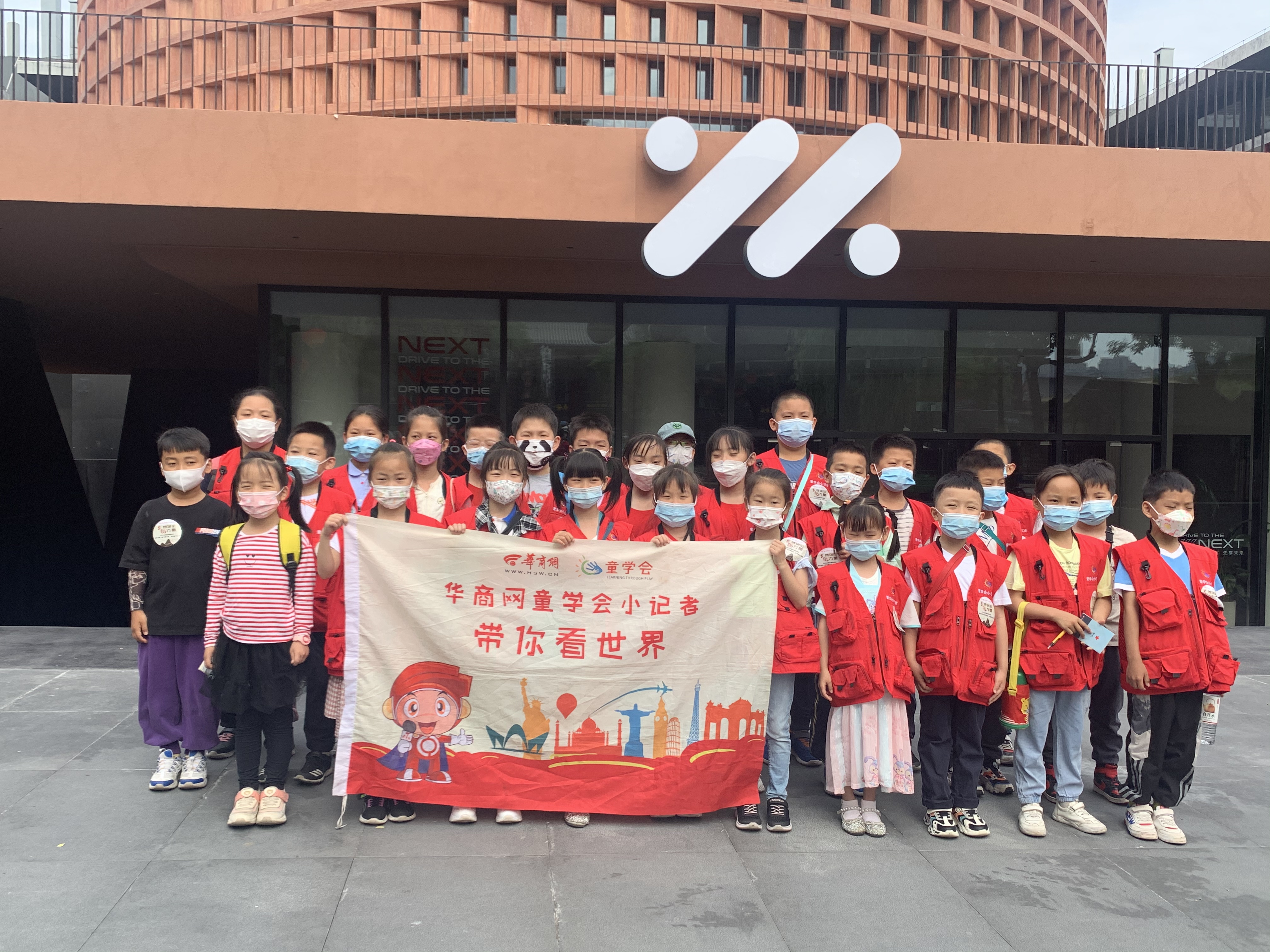 QtHtyPjcN9ZTsSrs.jpg 曲江艺术博物馆 (2).jpg