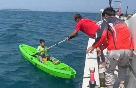 小伙出海钓鱼“捡到”个小孩 系钓鱼时被冲走漂了一昼夜
