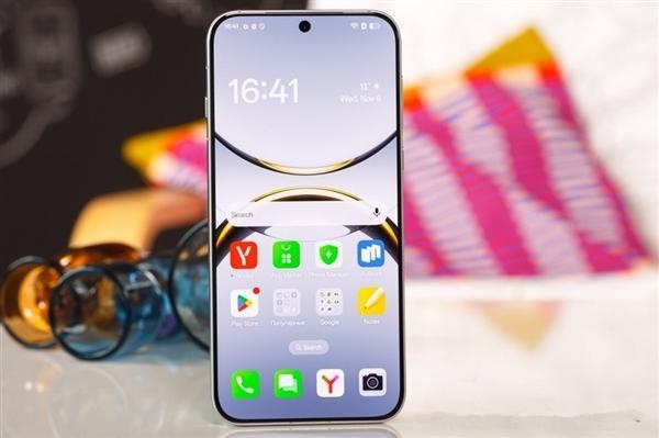 OPPO Find X8 Ultra搭载丹霞原彩镜头