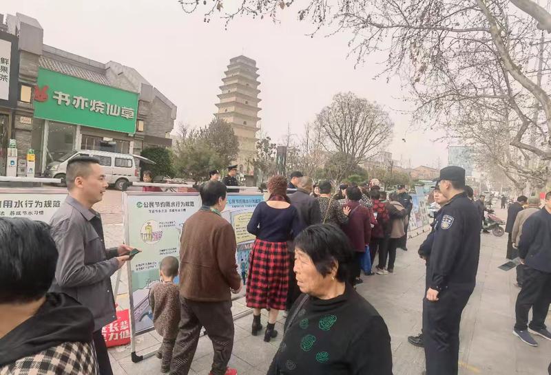以滴水聚未来 共护生命源——黑河供水公司金盆水库分公司联合多部门开展水源保护主题宣传活动